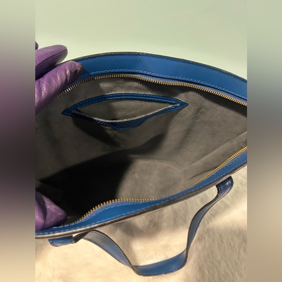 LOUIS VUITTON St. Jacque in Epi Blue Leather. Authentic & Pre-owned. - Picture 10 of 11